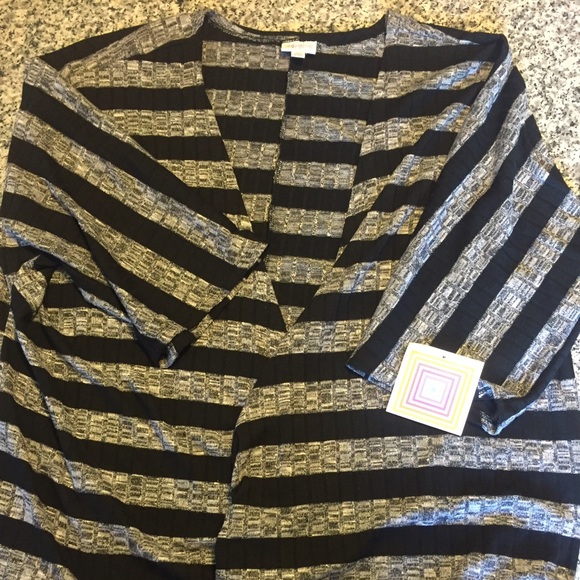 LuLaRoe  NWT Black and Gray Lindsay Size Medium
