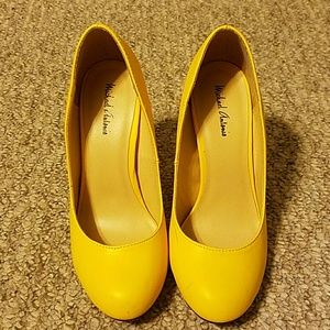 Yellow pumps