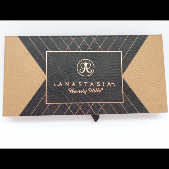 Anastasia Beverly Hills eyeshadow palette