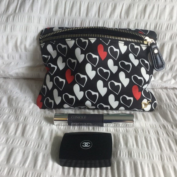 Clinique Curvaceous coal chubby shadow stick