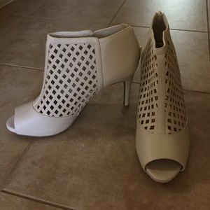 Jennifer Lopez, peep toe, heels