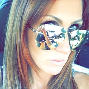 Meet your Posher, Stacy