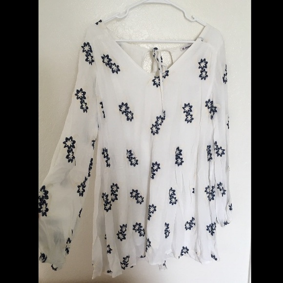 Brand new- flowy long sleeve dress