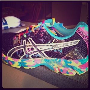 Kids Asics size 5 but fits a size women's 6.5