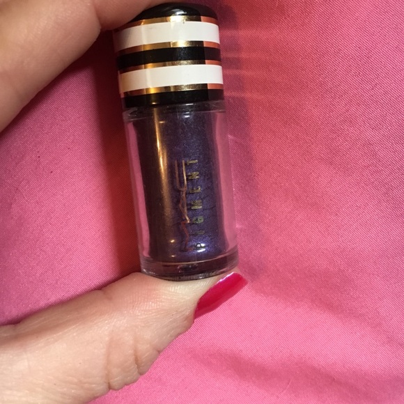 Sold!!Mac Pigment 💜Push The Edge💜