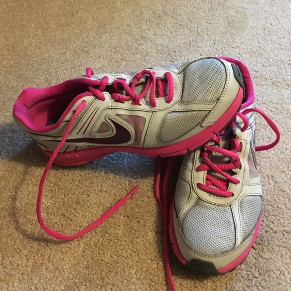 Nike Shoes - Nike tennis shoes