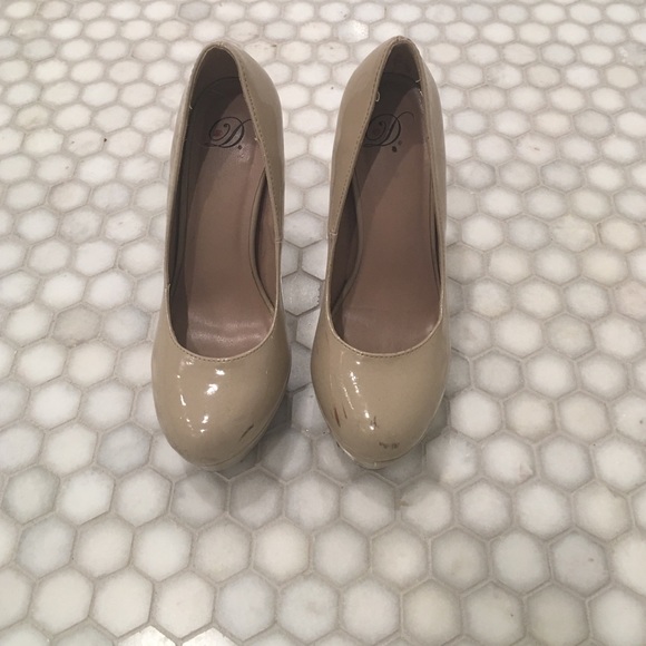 Nude  heels - Picture 1 of 2