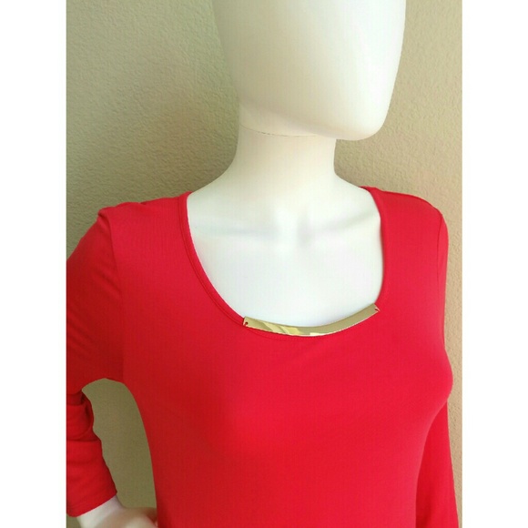 Quarter Length Sleeve Coral Top - Picture 3 of 3