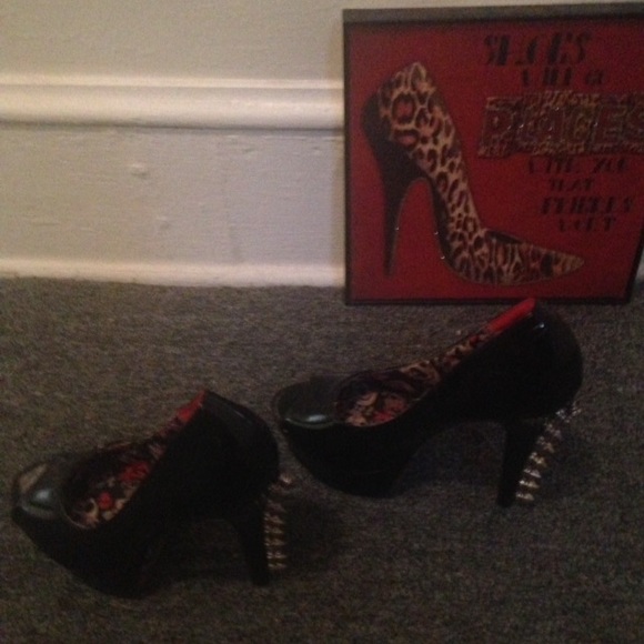 👜👜Black Spiked Heel - Picture 2 of 5