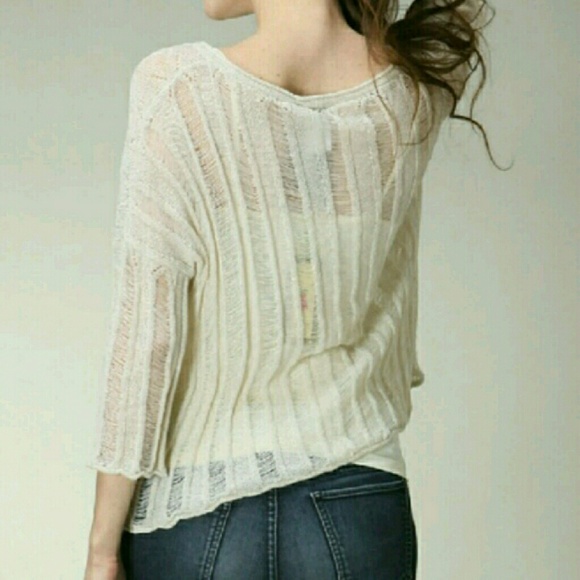 🔷️Adorable Textured Detailed Top🔷️ - Picture 2 of 3