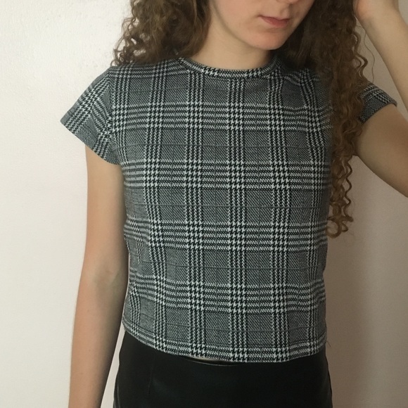 Brandy Melville grey houndstooth top. - Picture 1 of 2