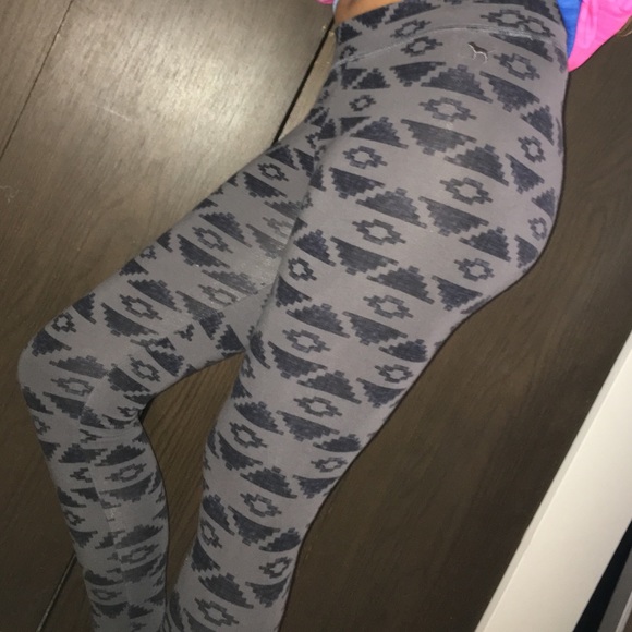 Tribal print grey Pink VS leggings - Picture 2 of 3
