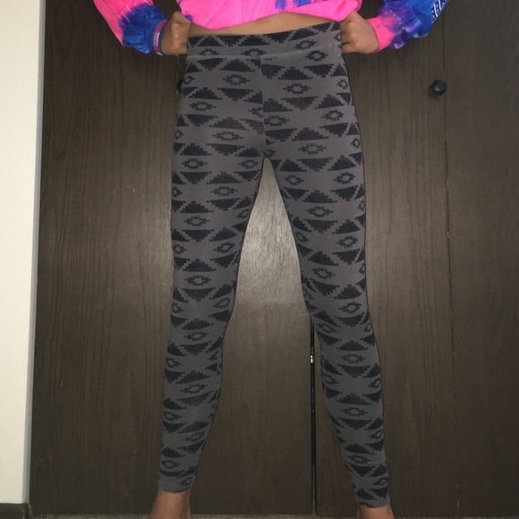 Tribal print grey Pink VS leggings - Picture 3 of 3