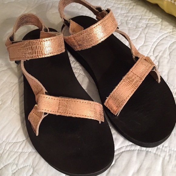 Teva Universal Leather Metallic Sandal