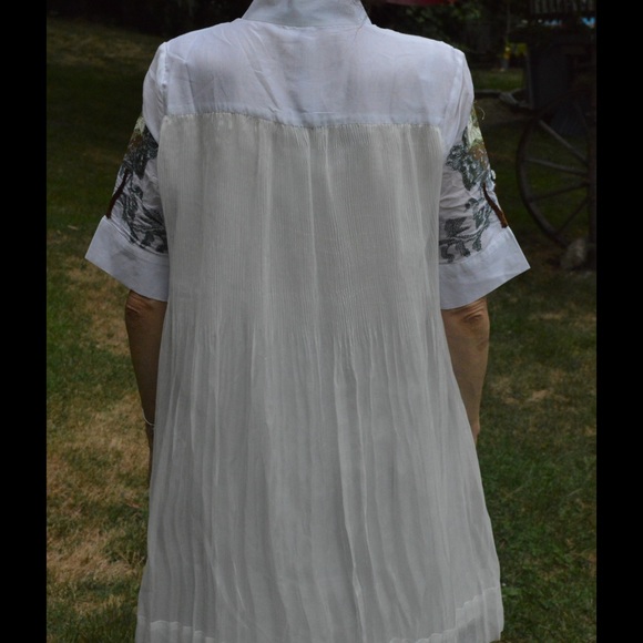 Beautiful embroidered long tunic shirt. - Picture 3 of 4