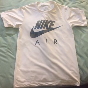 Nike Men size Large short sleeve shirt, dry fit