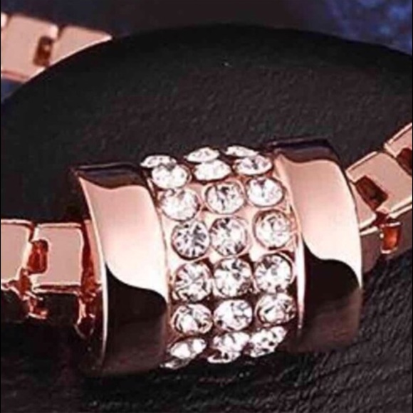 18K Rose Gold Rhinestone Bracelet - Picture 2 of 3