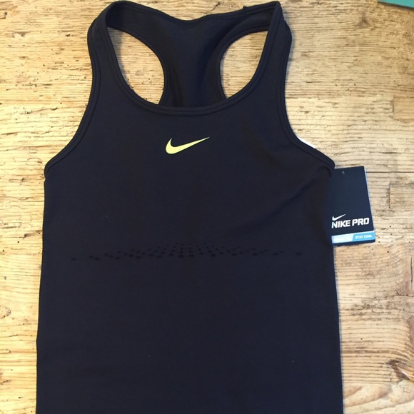 Nike Tops - Nike Pro Dri-Fit fitness/workout top