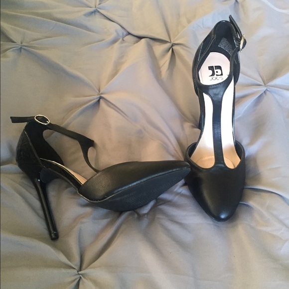 Joe's Black Pumps
