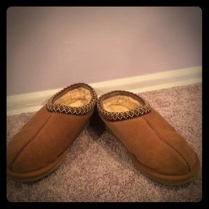 Chestnut Ugg slip-ons