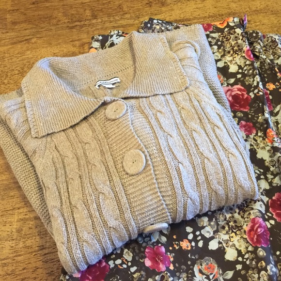 BEAUTIFUL TAN SWEATER