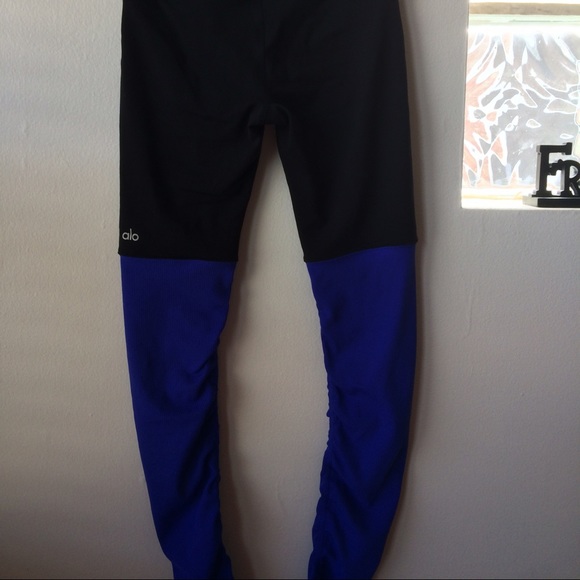 SOLD. Size small. Alo yoga goddess leggings - Picture 2 of 3