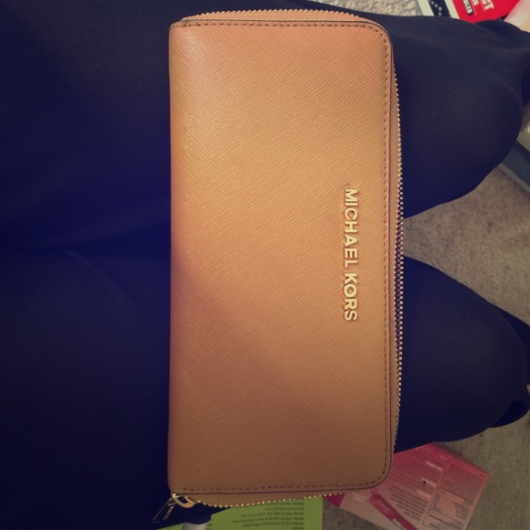 Michael kors wallet