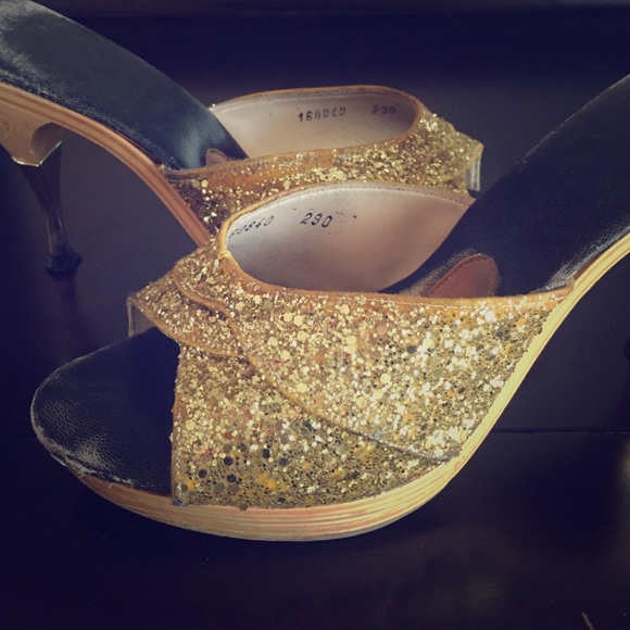 Betsey Johnson GLITTER kitten heels!!!