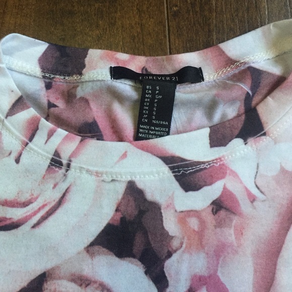 Rose pattern tee - Picture 2 of 3