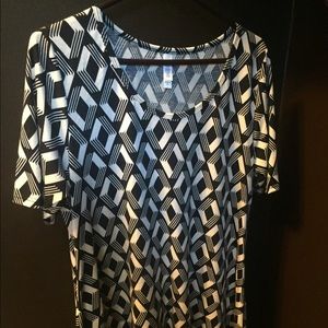 LuLaRoe Perfect T size L