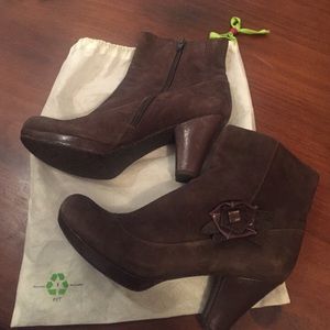 Naya ankle boots brown suede 3inch heel.