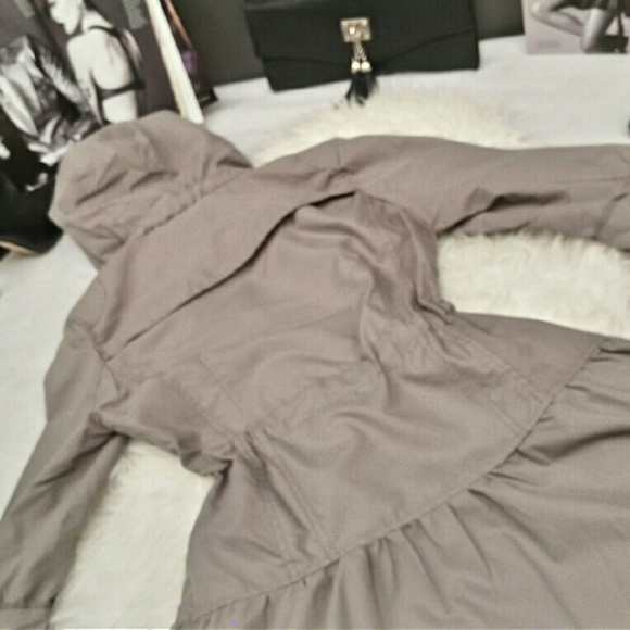 ☔Skirted Anorak Jacket - Picture 2 of 4