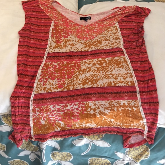 Sleeveless shirt