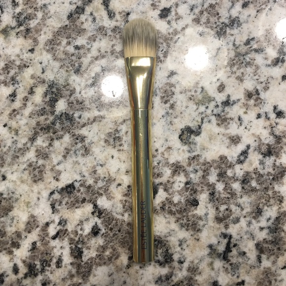 Estée Lauder foundation brush
