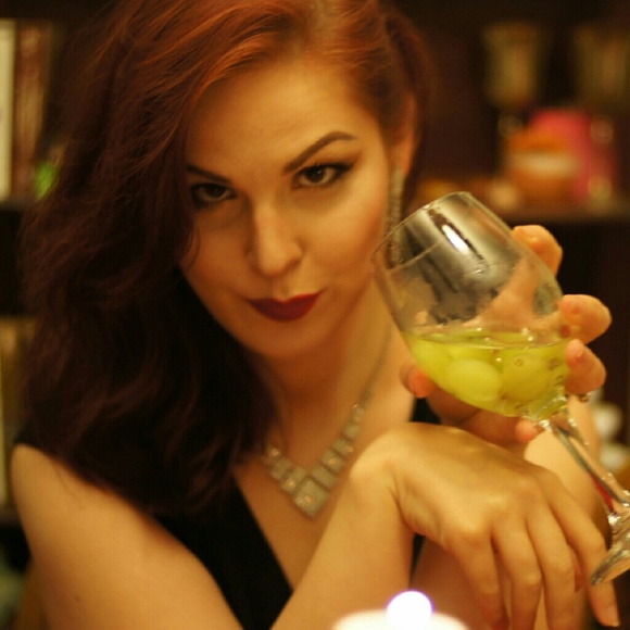 Meet your Posher, Elyse - Picture 1 of 1