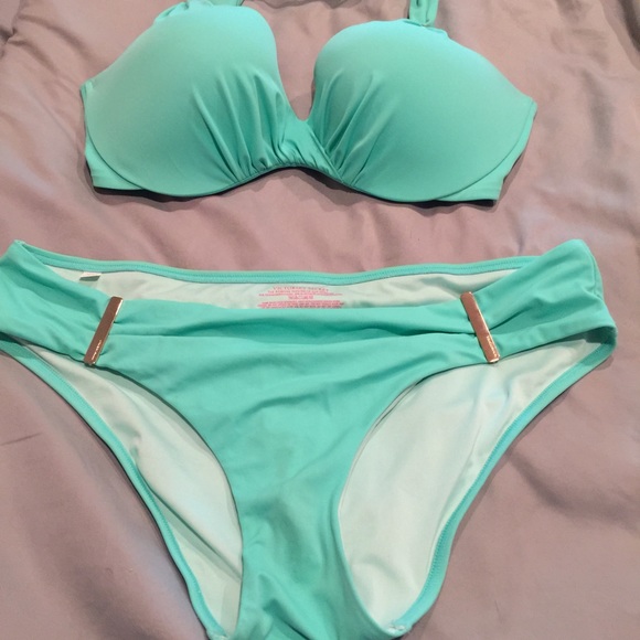 38 D and large bottom. VS. Worn few times.