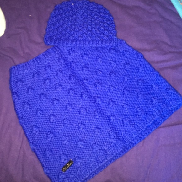 Ted Back Cowl and Hat set