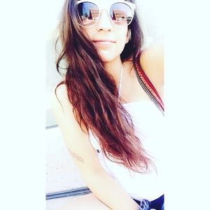 Meet your Posher, Chloe