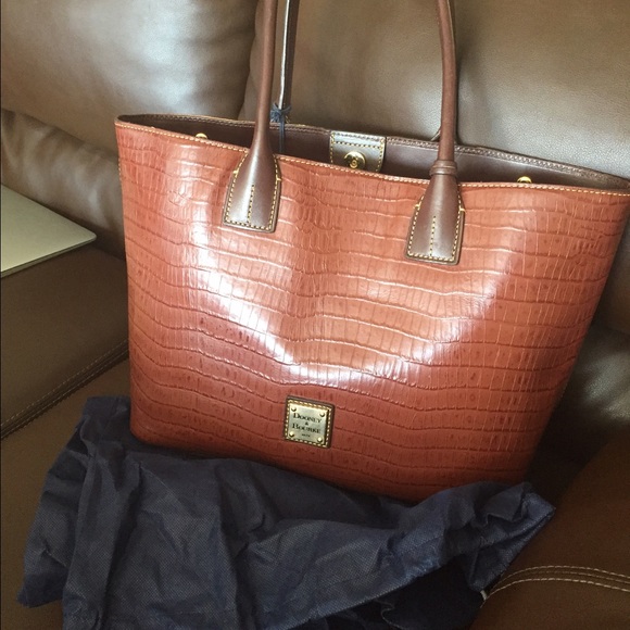 Dooney & Bourke Tote