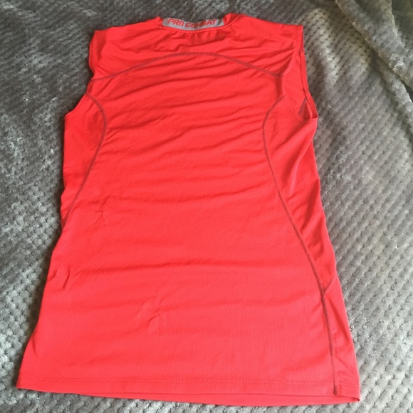 Sleeveless Nike pro combat shirt - Picture 2 of 3
