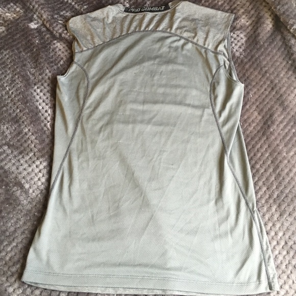 Sleeveless Nike pro combat shirt - Picture 3 of 3