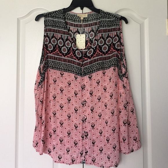 Lucy & Laurel Tops - 💲💲💲💲 sold in a bundle to Vezna Sleeveless tuni