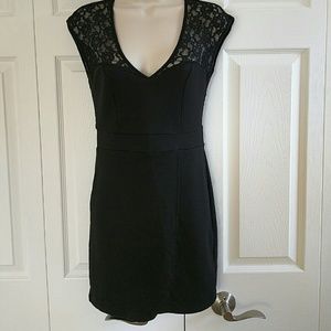 Bodycon lace dress