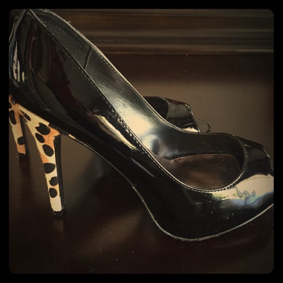 Steve Madden Black with Leopard Pumps!!!