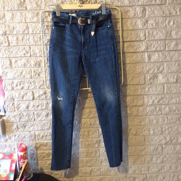 High waisted jeans