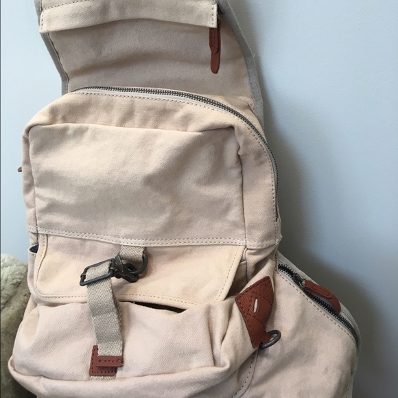 Alternative brand 13" Computer and Tablet Sling