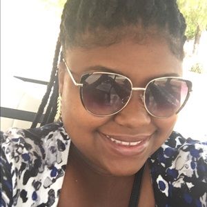 Meet your Posher, Andrea