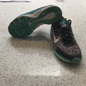 Nike fly wire trainers