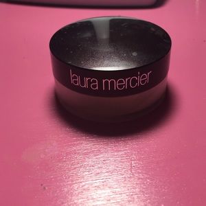 Laura Mercier Mineral Finishing Powder