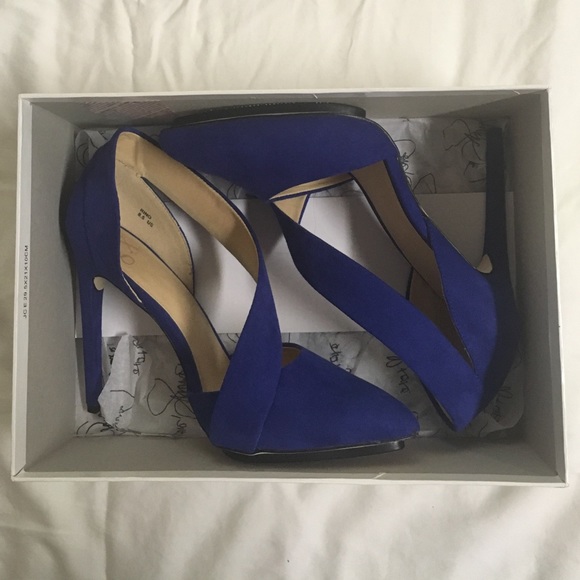 Blue pumps- brand new